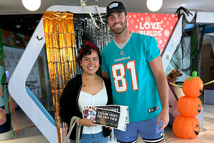 Miami Dolphins football player, Durham Blythe, gifting Valentina Taylor Swift tickets at Joe DiMaggio Children's Hospital
