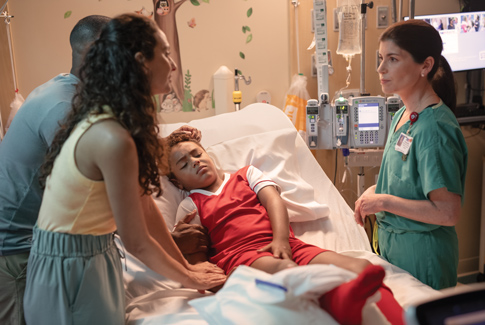 Pediatric Emergency patient with parents and doctor